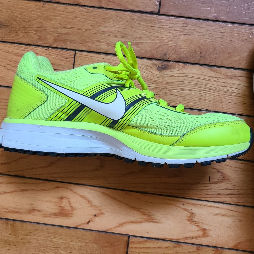 Nike Running shoes - Picture 2 of 3